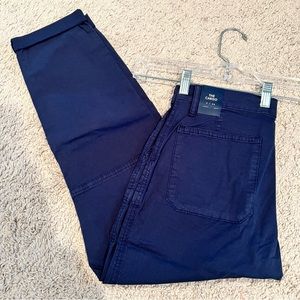 BNWT Lucky Brand cargo crop. Size 2/26. Navy